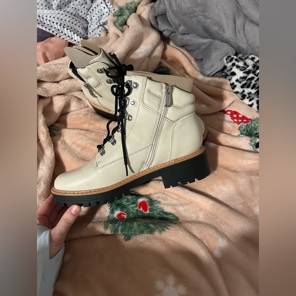 White lace up boots!! PERFECT condition never worn!! size 8.5!